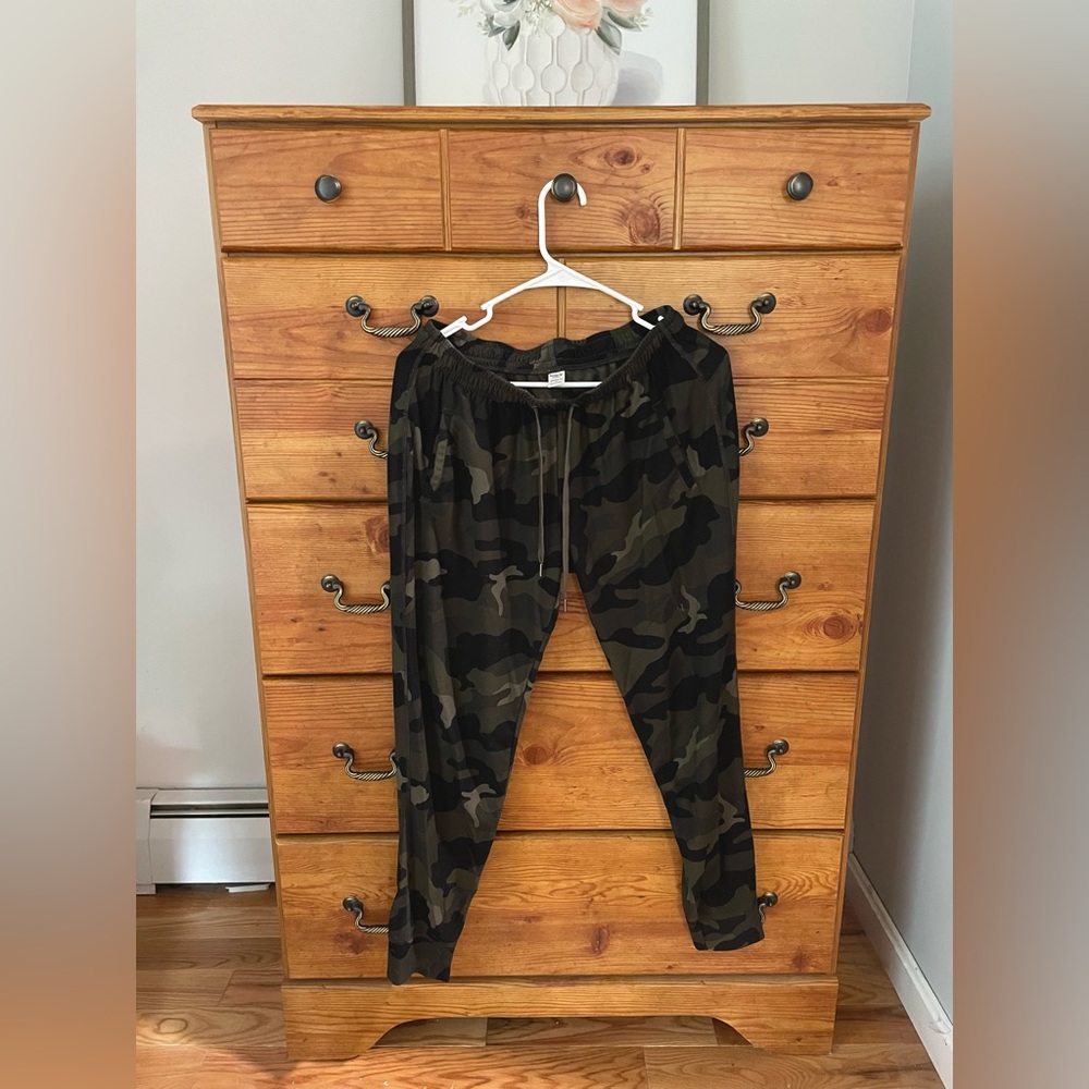 Old Navy Active Camouflage Pants